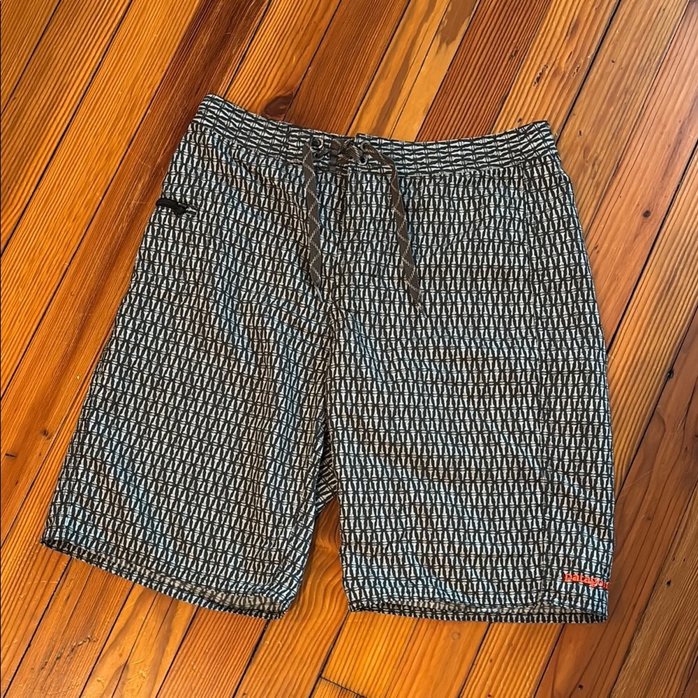 Patagonia boy’s size 14 boardshort swim trunks rustic grey nail pattern